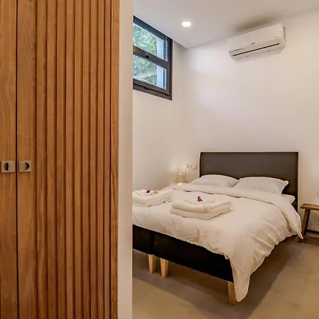 Luxury Alhambra Close To Sea And Centre Villa
