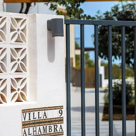 Luxury Alhambra Close To Sea And Centre Villa
